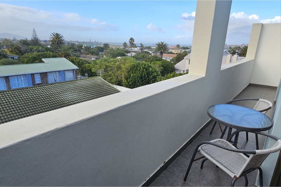 1 Bedroom Property for Sale in Bloubergstrand Western Cape